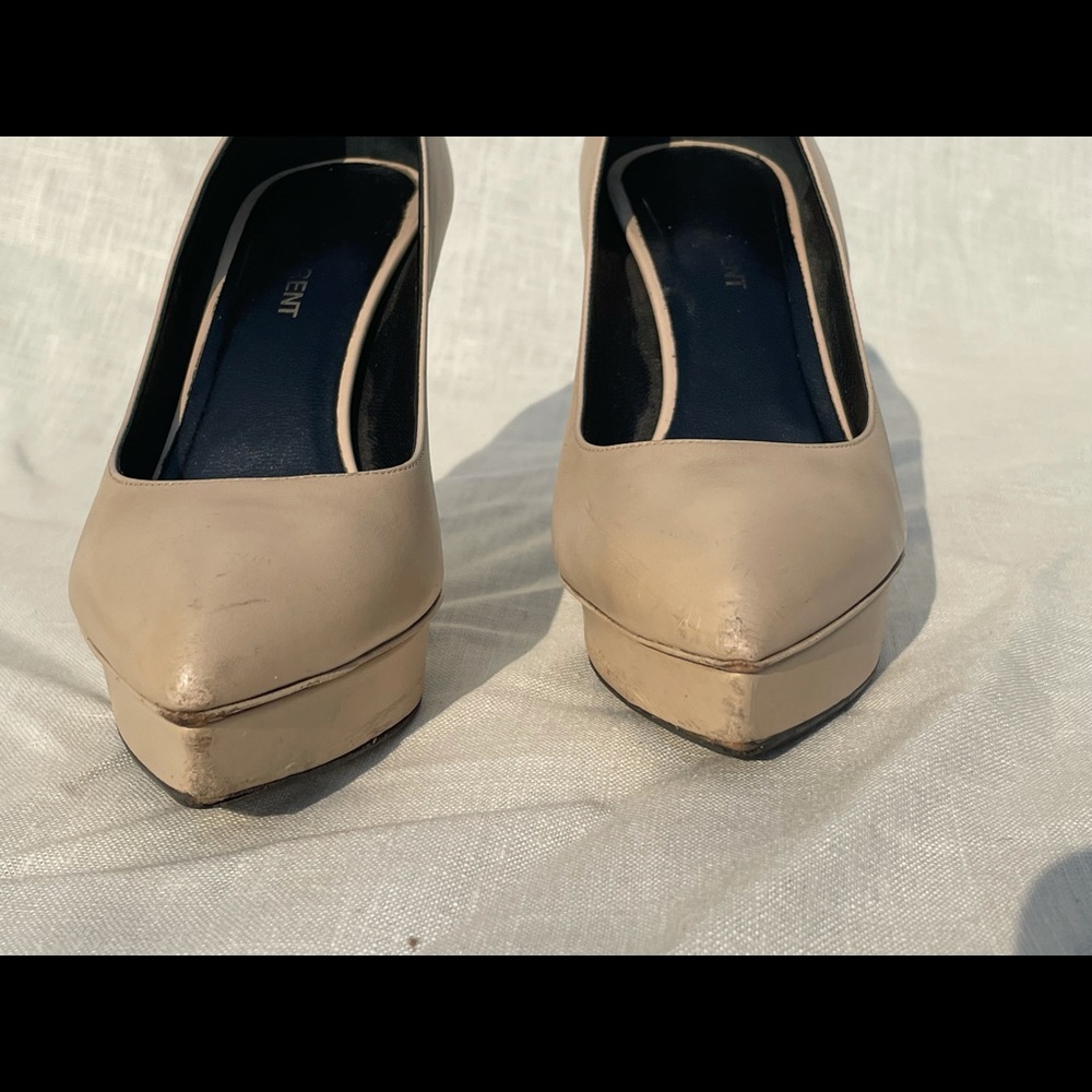 Yves Saint Laurent Nude Beige Leather Platform Pointed Pumps - Picture 6 of 9